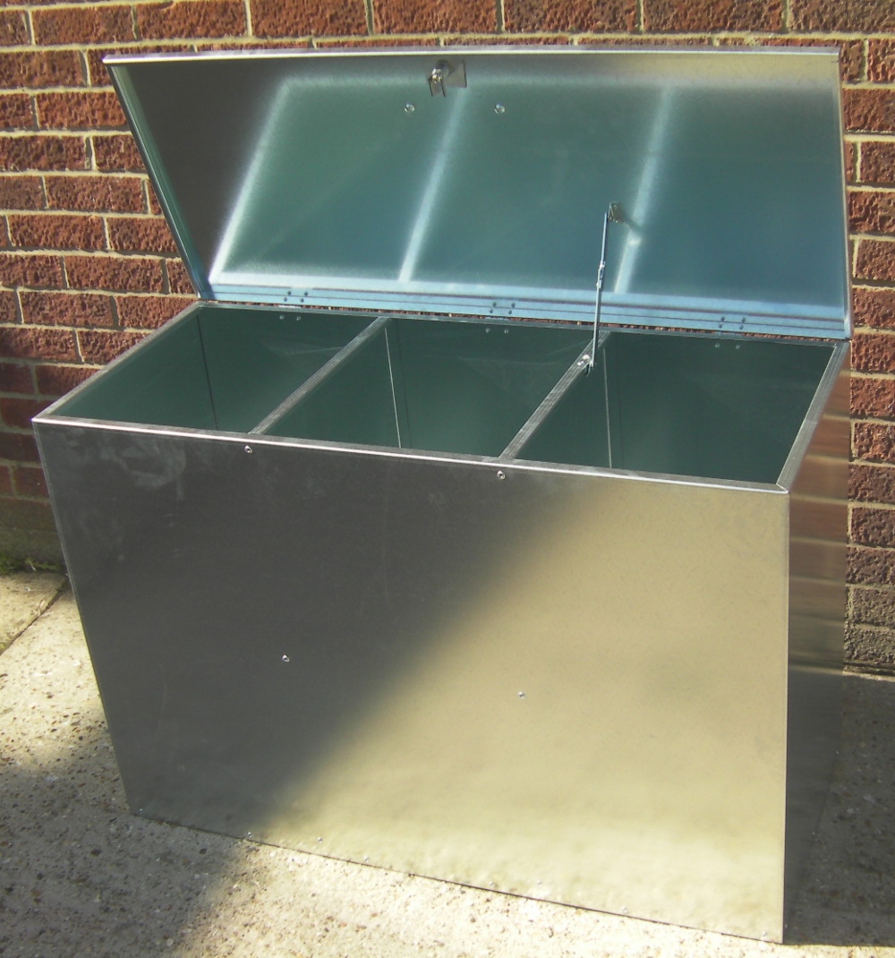 Feed Bin with 3 Compartments